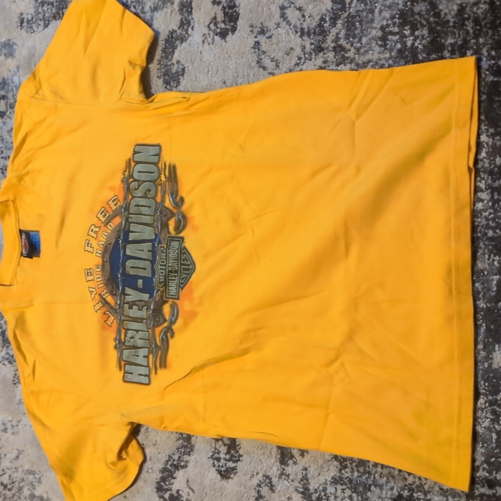 Harley-Davidson Motorcycle T-shirt yellow size medium men's Winchester Virginia